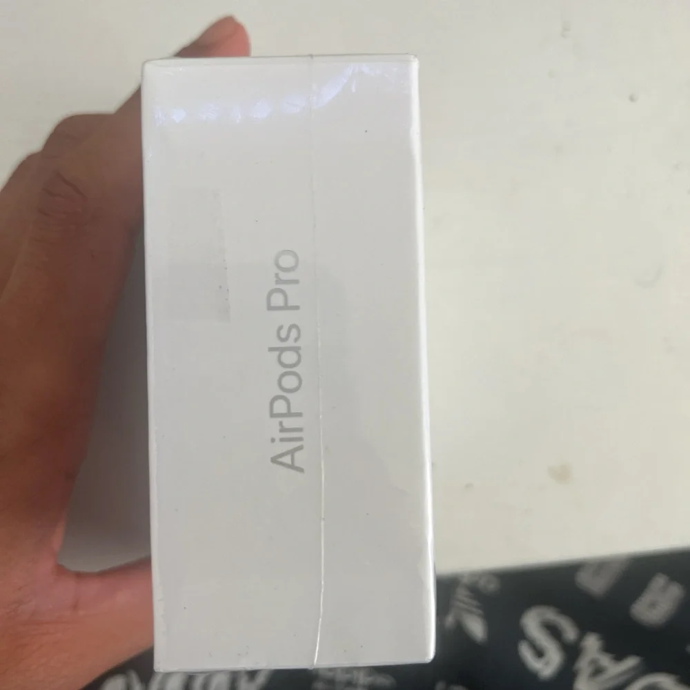 Apple AirPods 4th Gen - Sleek White - Picture 5 of 7